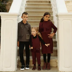 Conjunto infantil con bolsillos y cremalleras para otoño cómodo