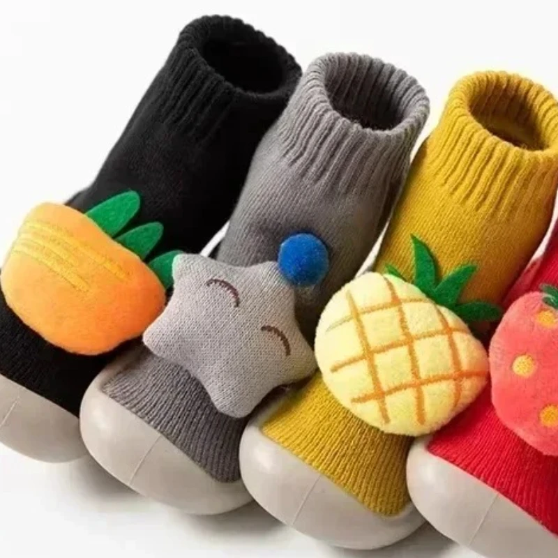 Zapatos bonitos y gruesos de dibujos animados para niños, zapatos antideslizantes de fondo suave para caminar, zapatos de interior para niños pequeños, Otoño Invierno
