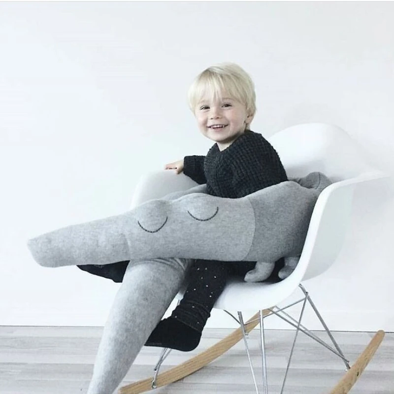 Protector antivuelco cocodrilo gris para cuna de bebé - imagen 2