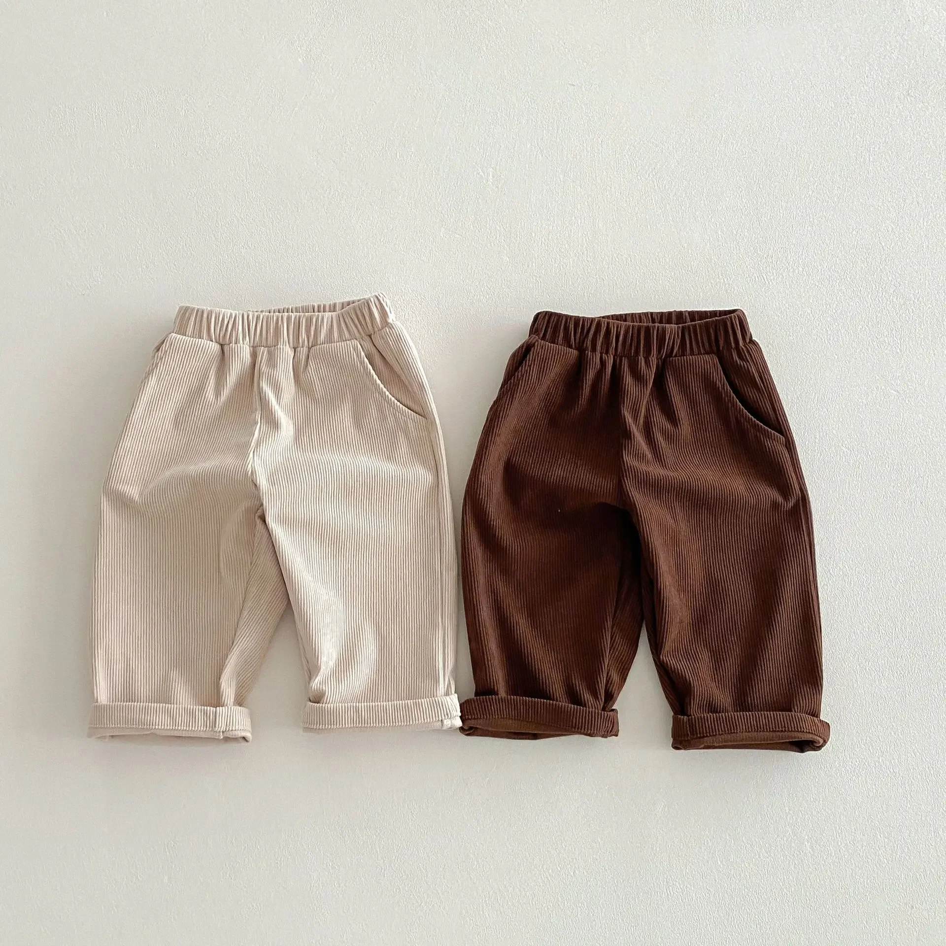 Pantalones rectos de pana de algodón para niños, moda coreana, pantalones suaves para niños pequeños, pantalones diarios de 1 a 6 años, ropa holgada sólida para niños 2026