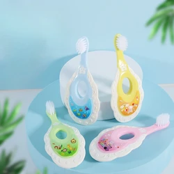 Cepillo dental infantil de cerdas suaves para cuidar encías