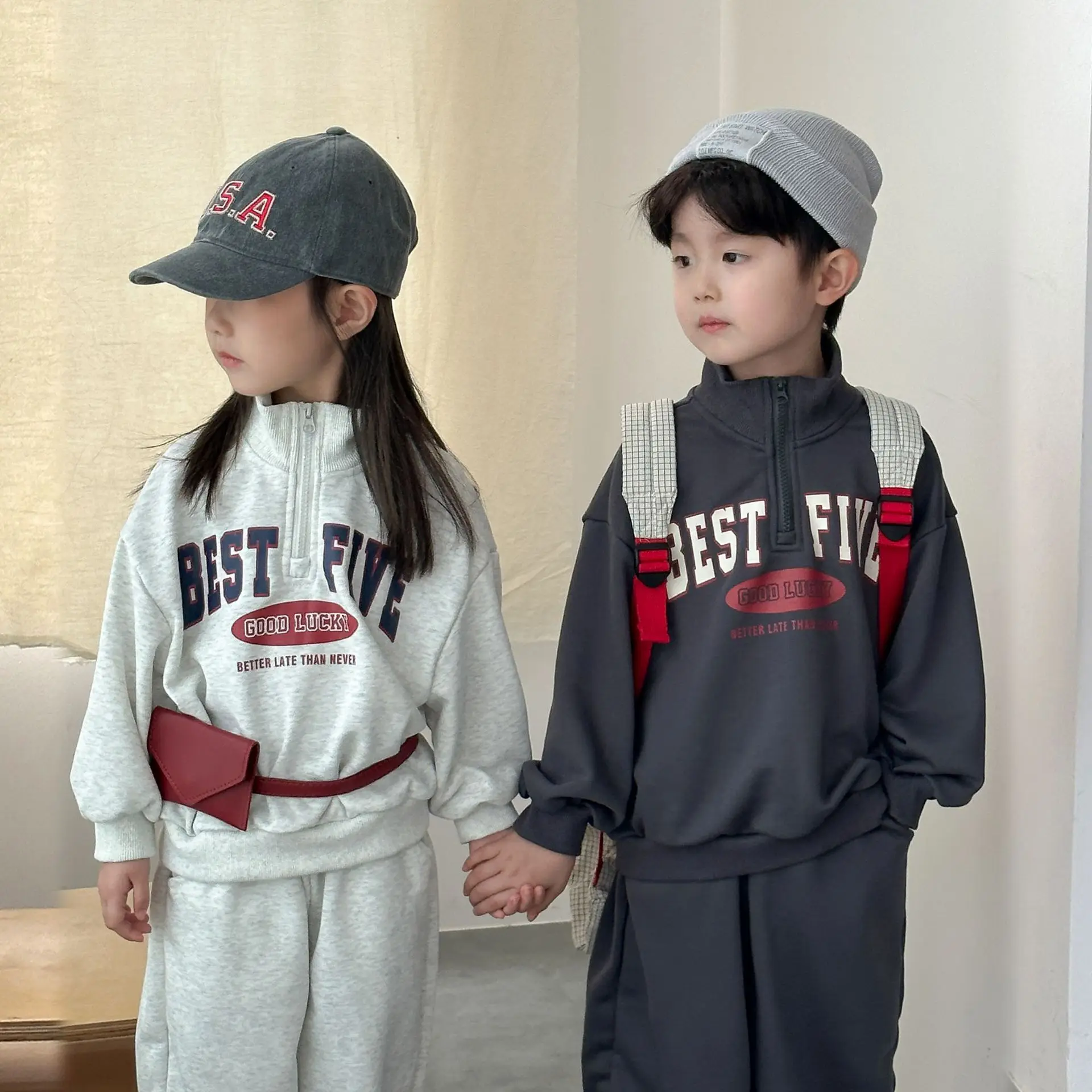 Conjunto infantil de otoño con sudadera y pantalón cómodo - imagen 3