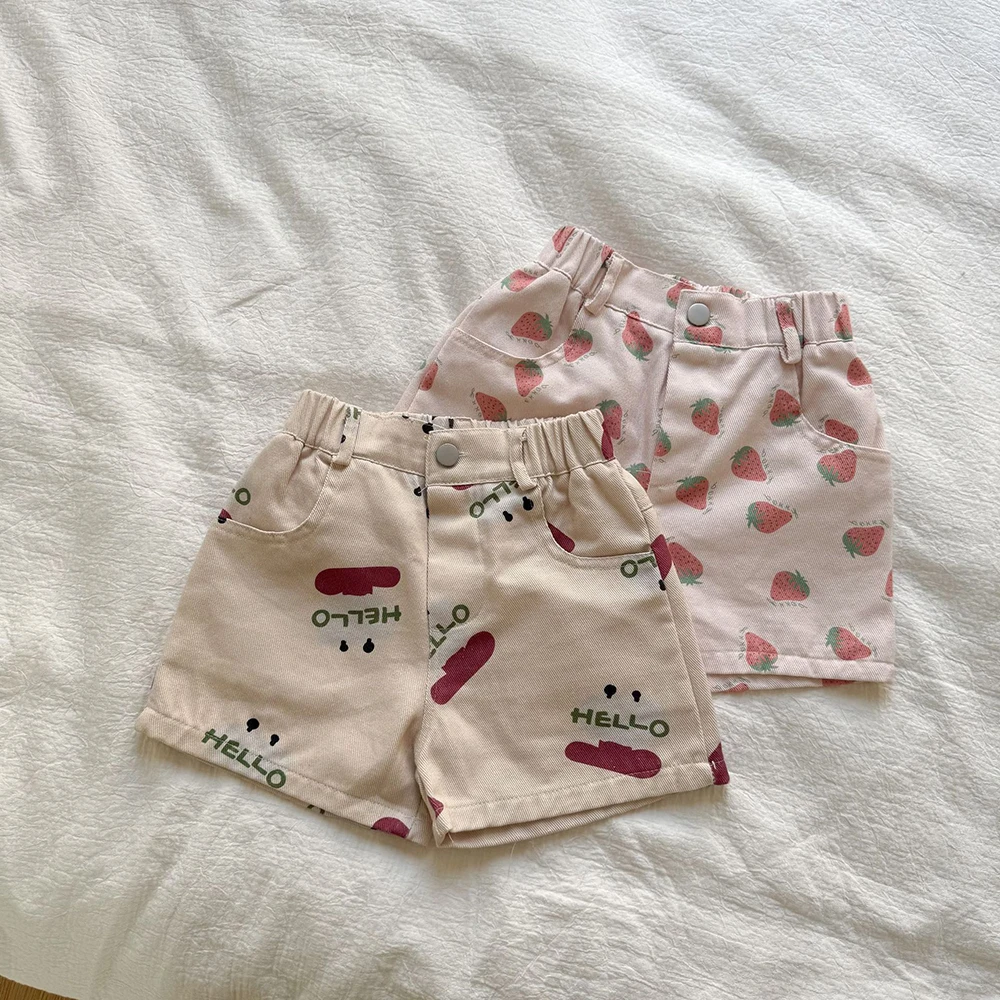 2025 Nuevos pantalones cortos de algodón para niños de verano: pantalones casuales sueltos estampados para niños y niñas con patrón de fresa - imagen 4