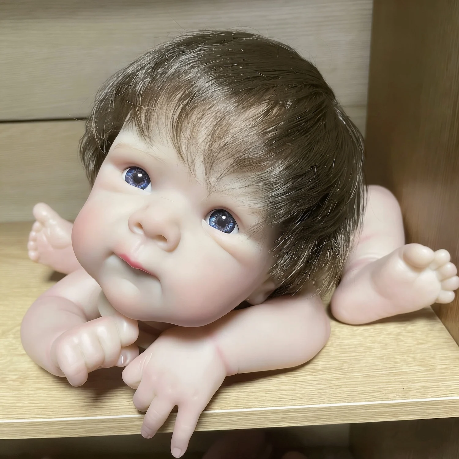 Muñeca Reborn Bettie pintada con pelo injertado y cuerpo de tela - imagen 2
