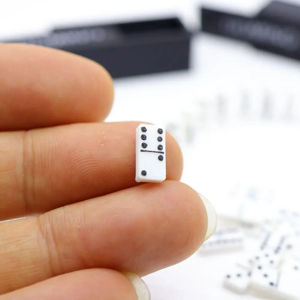 1 Juego nuevo 1:12 casa de muñecas miniatura Domino modelo Dot Mini edificio blanco y negro aprendizaje PLA dominó juego de mesa