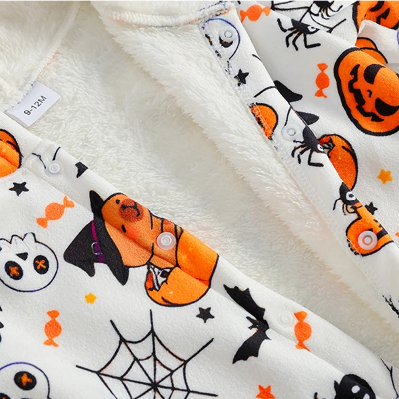 Mameluco con capucha cálido de otoño e invierno para bebé neutro de género: lindo mono con estampado de calabaza y fantasma, mono acogedor para Halloween al aire libre - imagen 4