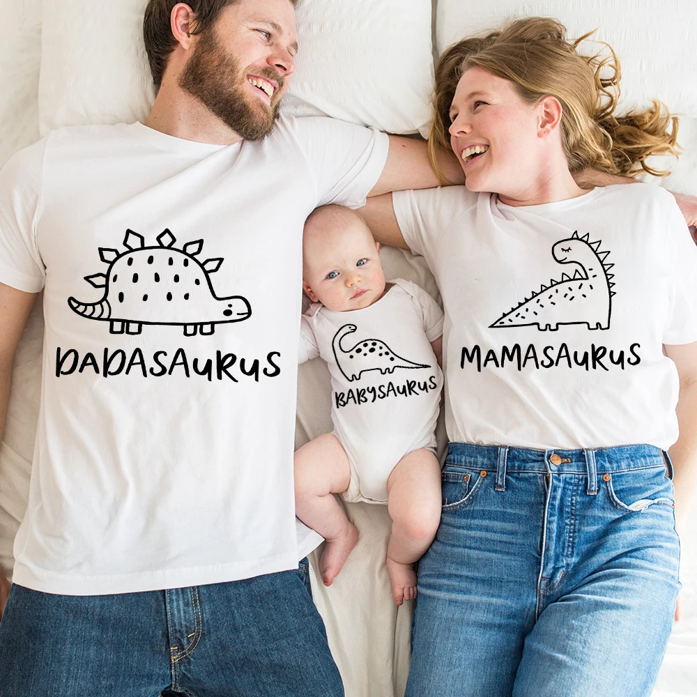 Conjunto familiar dinosaurios para padre, madre y bebé