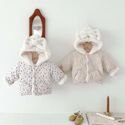 Chaqueta acolchada infantil con capucha y forro polar