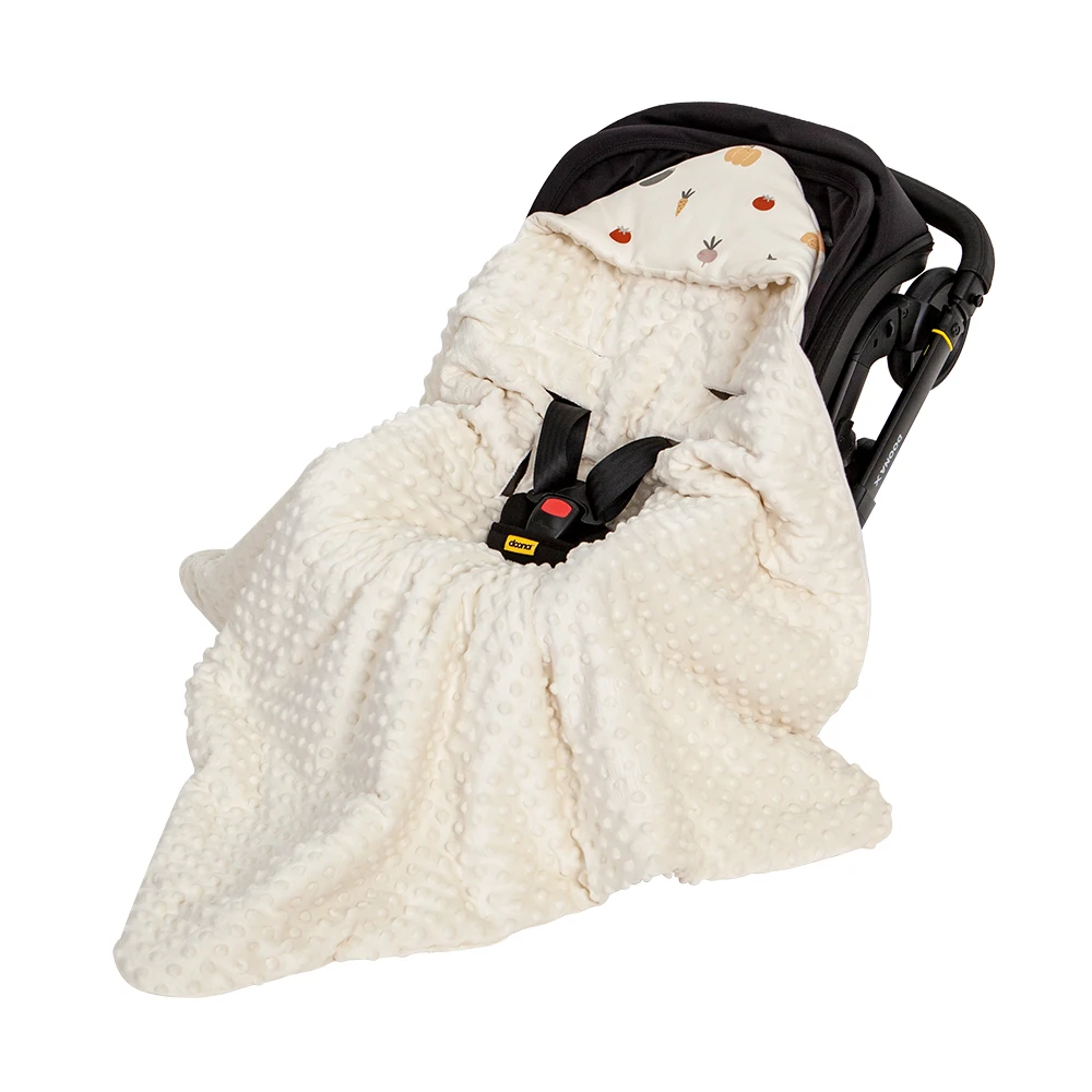 Manta Recién Nacido Capucha Antiviento 90×90 para Hospital – Beige Estampado - imagen 4