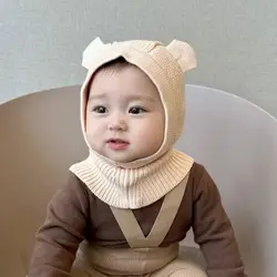 Gorro bebé de lana gruesa con protección de orejas y cuello