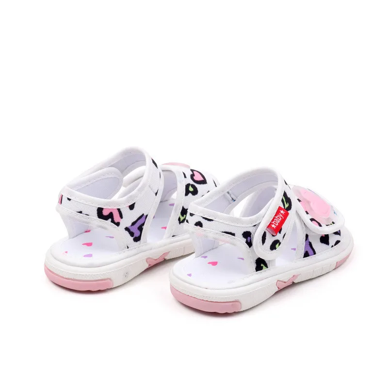 Nuevos zapatos de verano para niños, sandalias transpirables con bonito corazón, zapatos informales de lona para primeros pasos para bebés y niñas - imagen 5