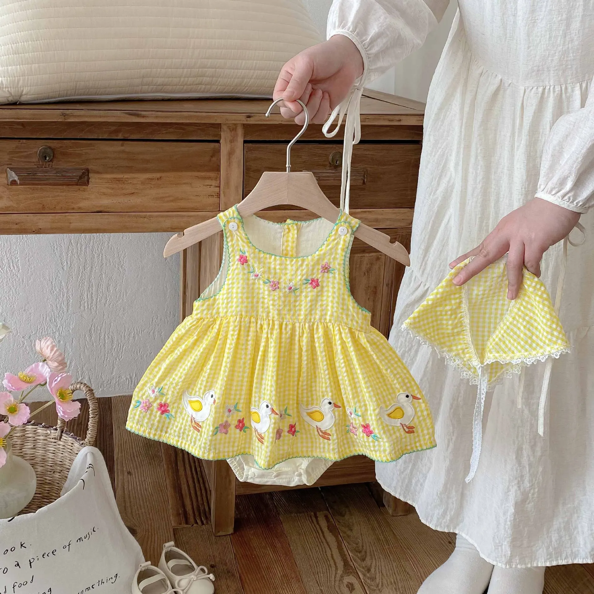 Traje de verano para niña, Adorable mono sin mangas a cuadros amarillos con patrones de pato, mono infantil, ropa cómoda súper bonita - imagen 4