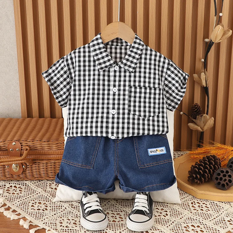 Detalle de cuadros y denim