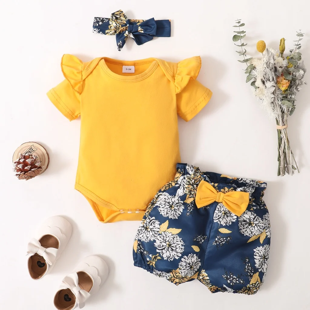 Conjunto de ropa de 3 uds para niña, mono de manga corta con volantes de Color liso, pantalón corto Floral y diadema, encantador disfraz de verano para 0-18 meses