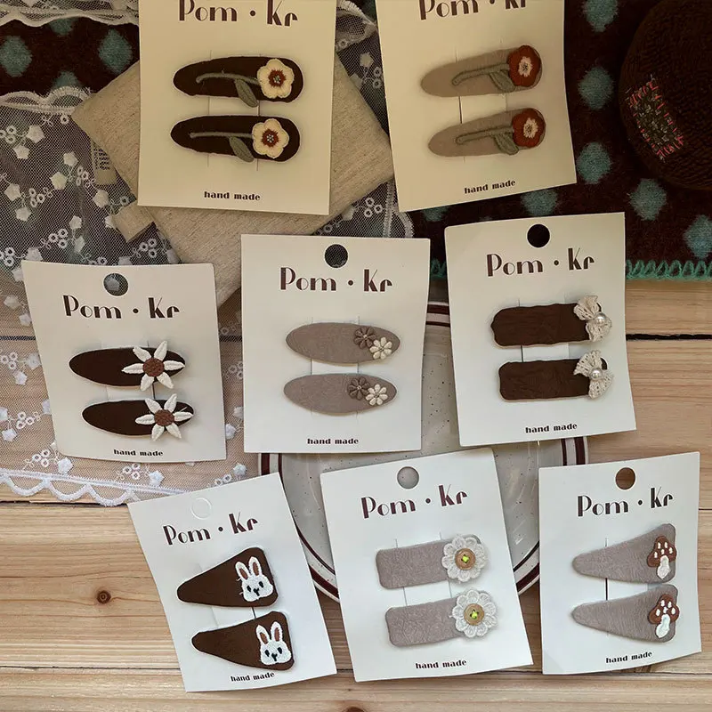 Pinzas para el pelo de bebé bordadas – Lazo floral caramelo suave - imagen 4