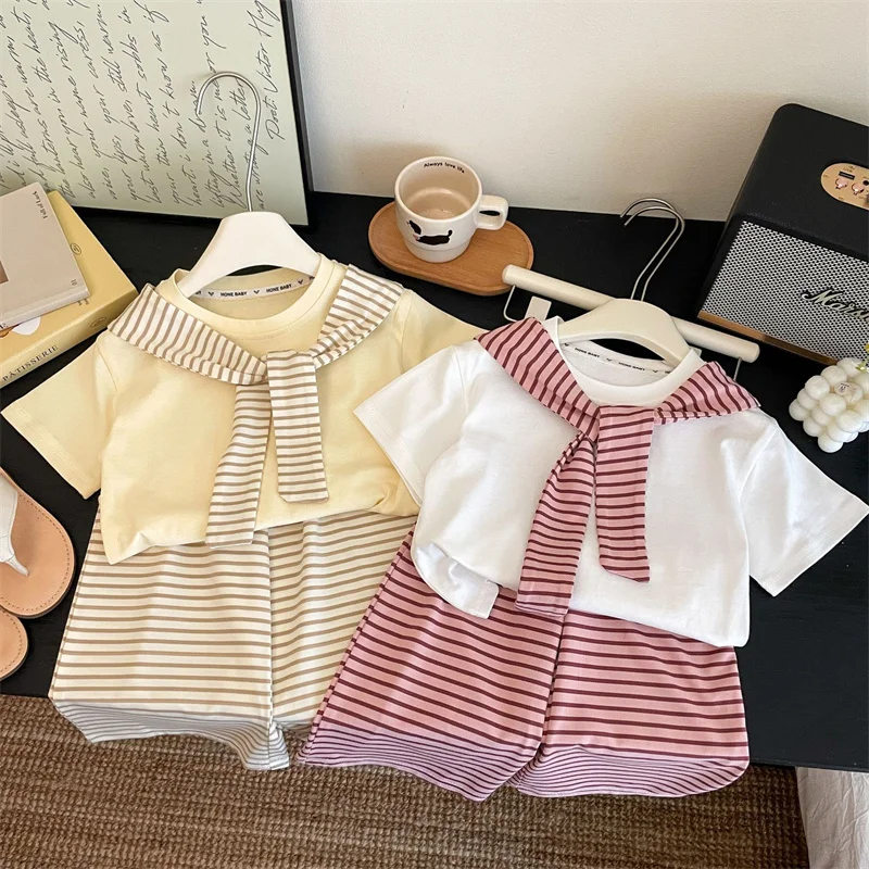 Conjunto verano niña camiseta de rayas y pantalón corto