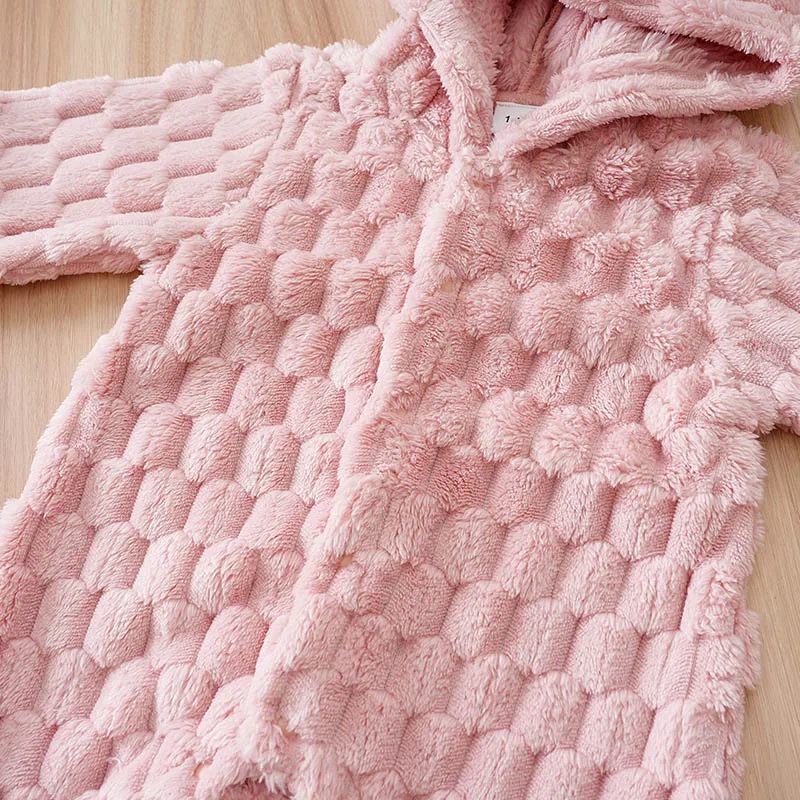 Pelele bebé recién nacido de franela de invierno rosa con capucha