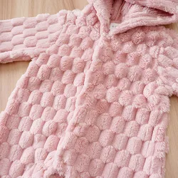 Pelele bebé recién nacido de franela de invierno rosa con capucha