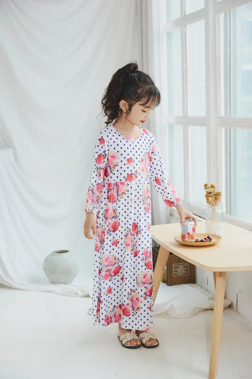 Vestido largo de princesa con estampado multicolor para niñas pequeñas - imagen 3