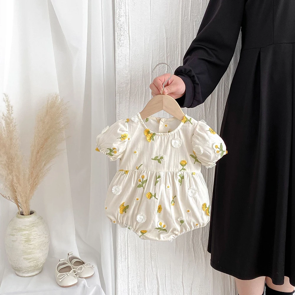 2025 Ropa de verano para niñas, mono de manga corta de una pieza con bordado de margaritas para niñas pequeñas - imagen 2