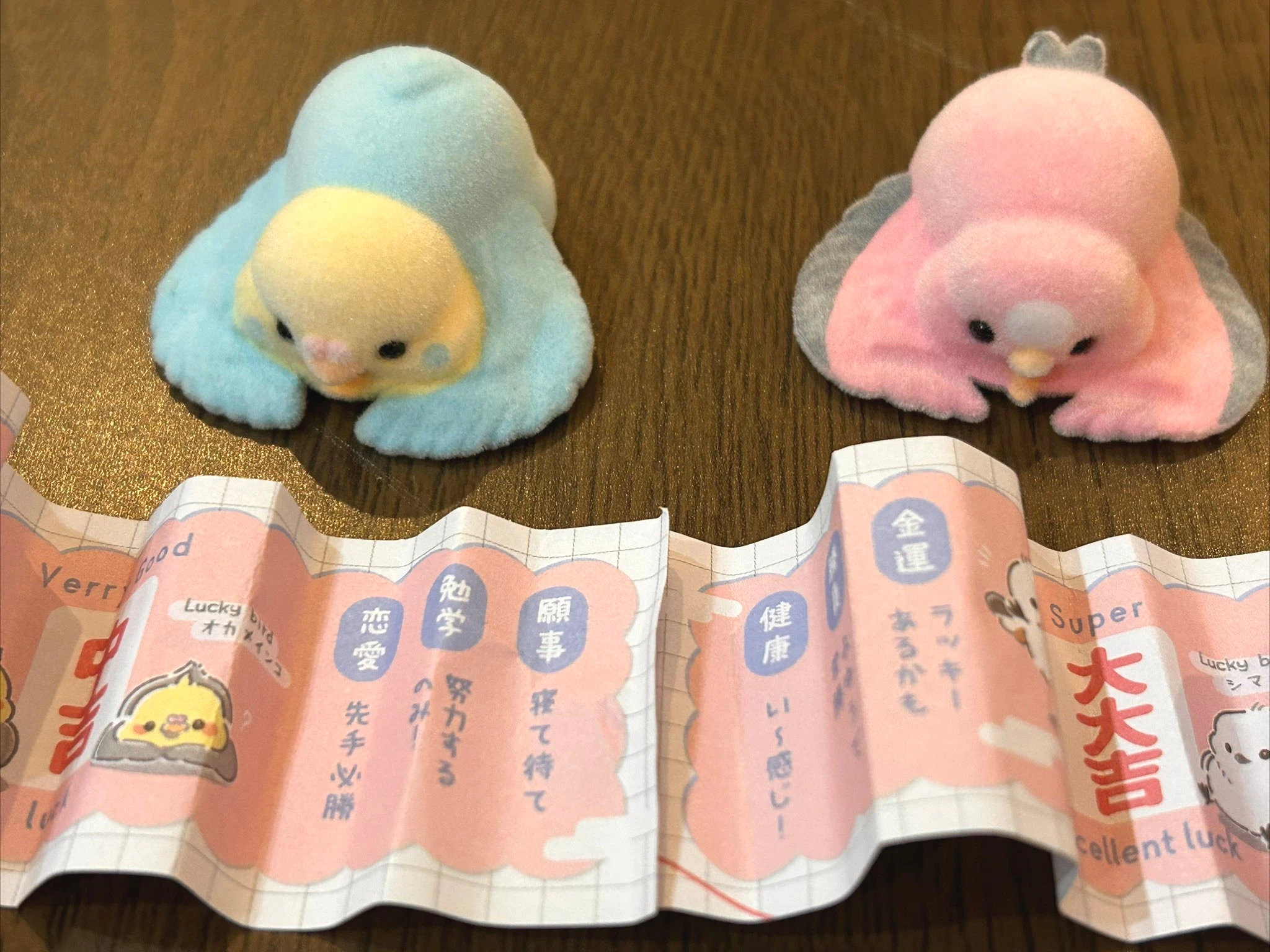 Juguetes de cápsula del mundo grito, lindo flocado, relajado, adivinación, pájaro, palmadita, cacatúa, gorrión, titan, loros, figuras de gasha - imagen 5