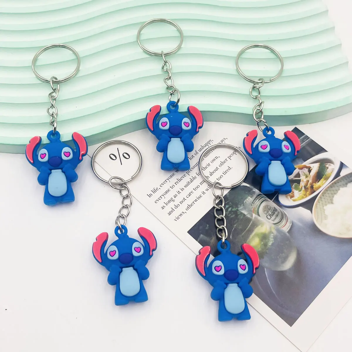 Mini llavero Kawaii de 3,5 cm de Lilo & Stitch, llavero con colgante de punto encantador, llavero de coche para mujer, regalo de cumpleaños para amigas - imagen 2