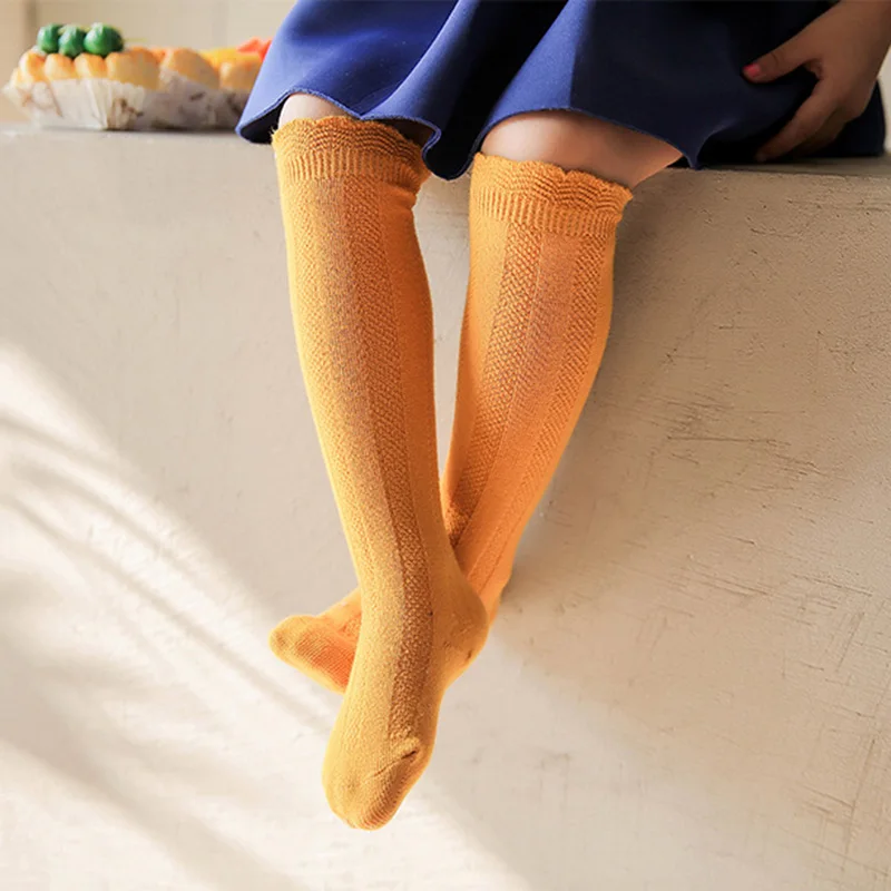 Primavera otoño niñas algodón hasta la rodilla calcetines largos para niños pequeños Kawaii Color caramelo volantes encaje medias con volantes - imagen 3