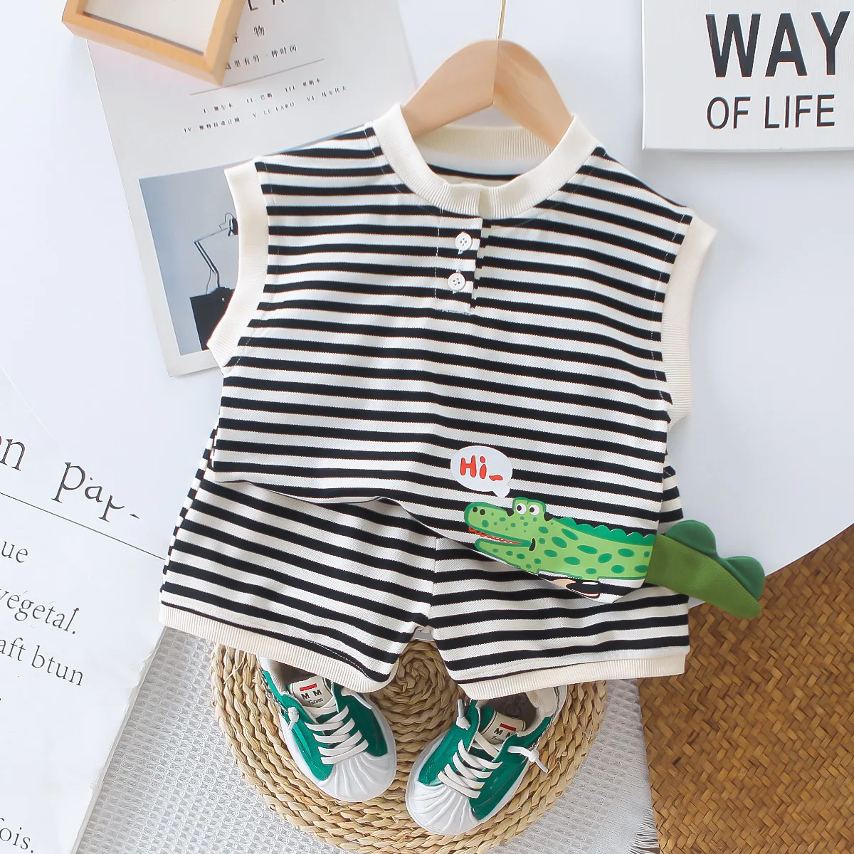 Conjunto veraniego niños: camiseta a rayas y pantalones cortos - imagen 4