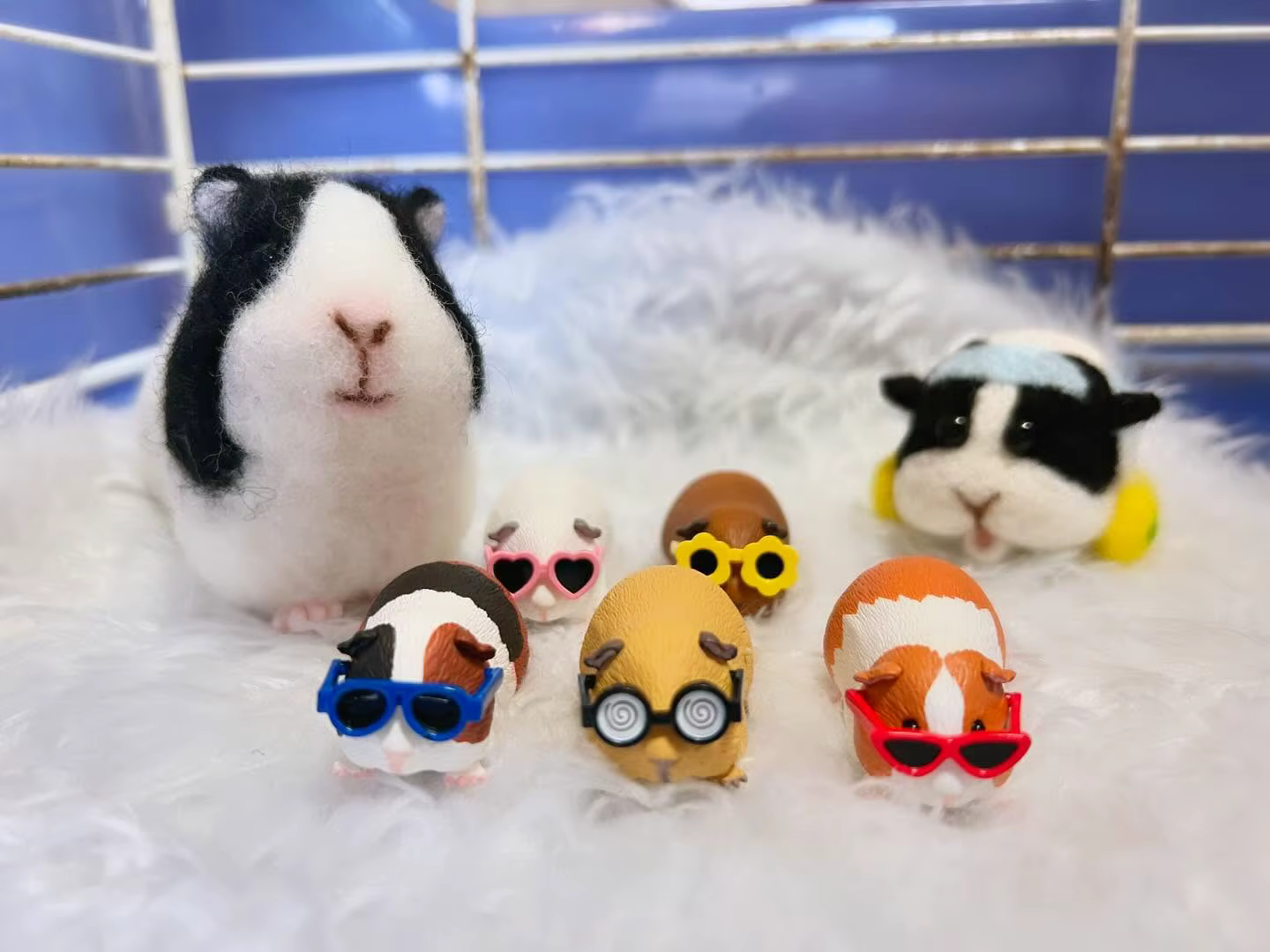 Figura de hámster gordito con gafas – Juguete de cápsula - imagen 2
