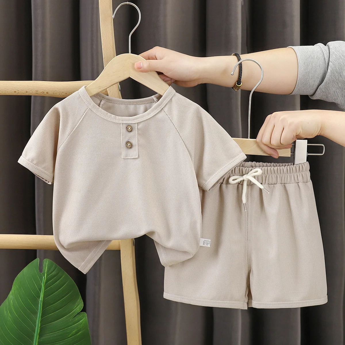 Conjunto veraniego niño: camiseta manga corta algodón y pantalón corto - imagen 3