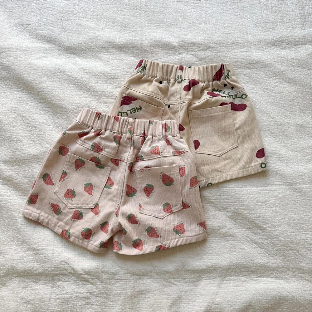 2025 Nuevos pantalones cortos de algodón para niños de verano: pantalones casuales sueltos estampados para niños y niñas con patrón de fresa - imagen 5