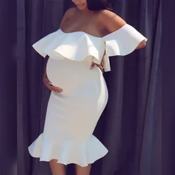 Vestido de maternidad con hombros descubiertos y volantes veraniegos