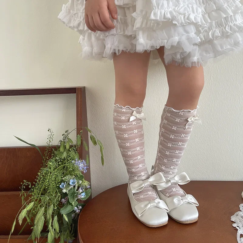 2 pares de calcetines transparentes de encaje con flores para niños y niñas, calcetines de Jacquard con lazo Floral dulce, calcetines escolares ligeros y transpirables a la moda - imagen 2