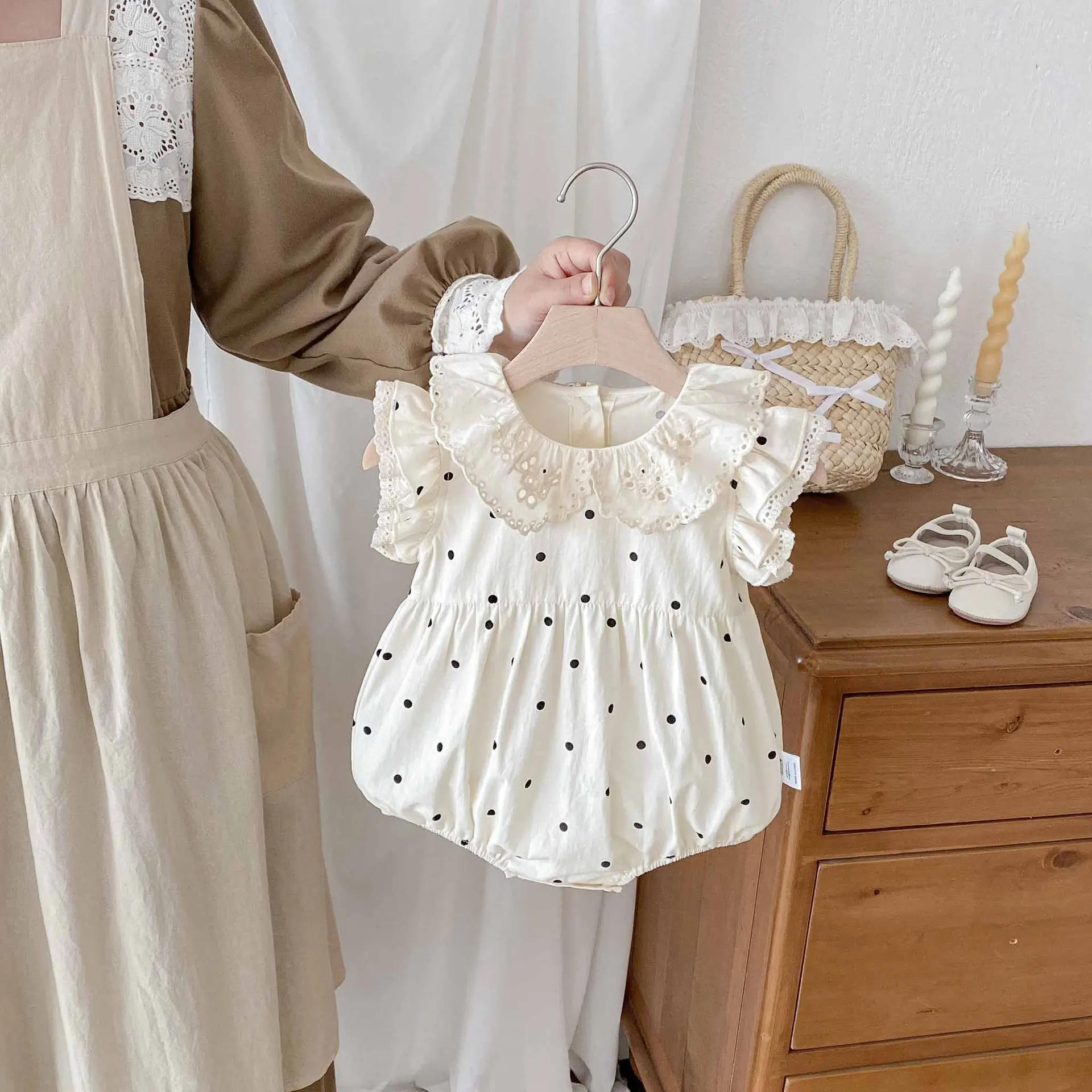 Ropa de verano para niñas de 0 a 2 años, monos de lunares con cuello de encaje, traje de una pieza con manga acampanada