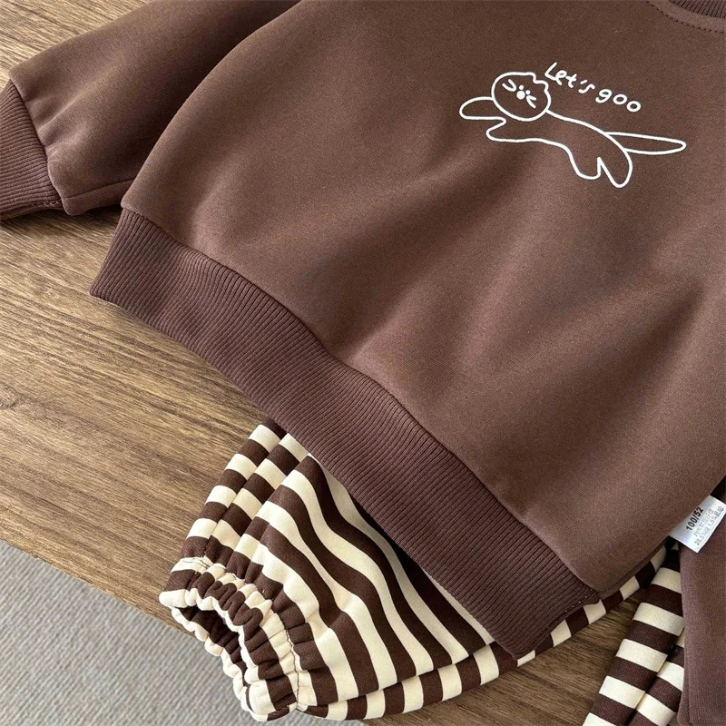 Conjunto acolchado infantil con jersey de lana a rayas - imagen 4