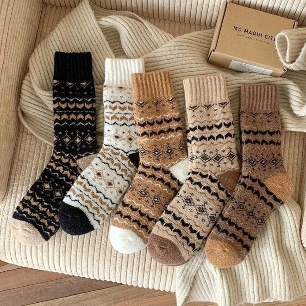 2 pares de nuevos calcetines de invierno gruesos calcetines térmicos transpirables de lana a media pantorrilla calcetines de mujer de estilo Retro para botas de nieve - imagen 4