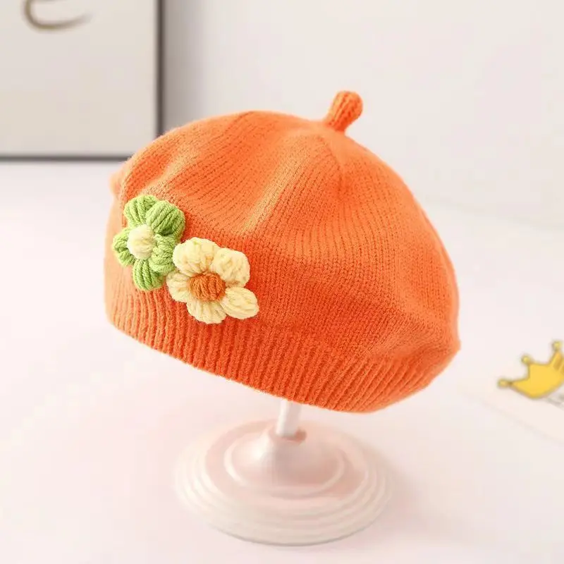 Boina de bebé tejida cálida estilo vintage con flores otoño-invierno - imagen 3