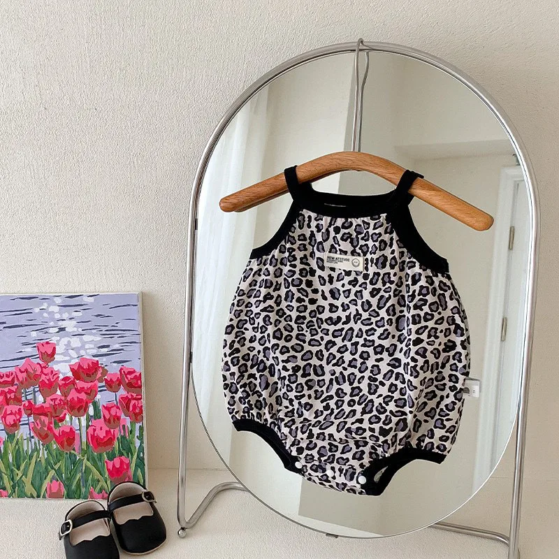 Mono de bebé de verano fino con estampado leopardo tipo peto - imagen 4