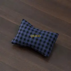 Conjunto fotográfico bebé: chaleco a cuadros con almohada