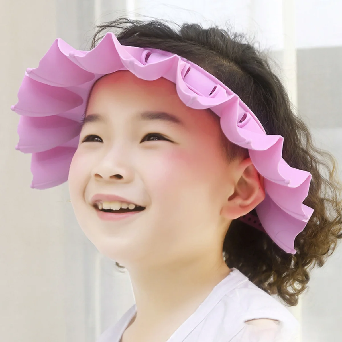 Gorro de lavado de pelo impermeable para bebé, Material Tpe, gorro de ducha ajustable suave para baño infantil, protección para los oídos, color rosa - imagen 2