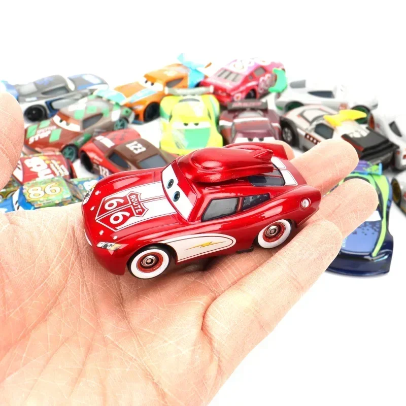 Disney Pixar coches de Metal sombrero Lightning McQueen 1:55 coche fundido a presión supercoche modelo de juguete para chico regalo de cumpleaños - imagen 4