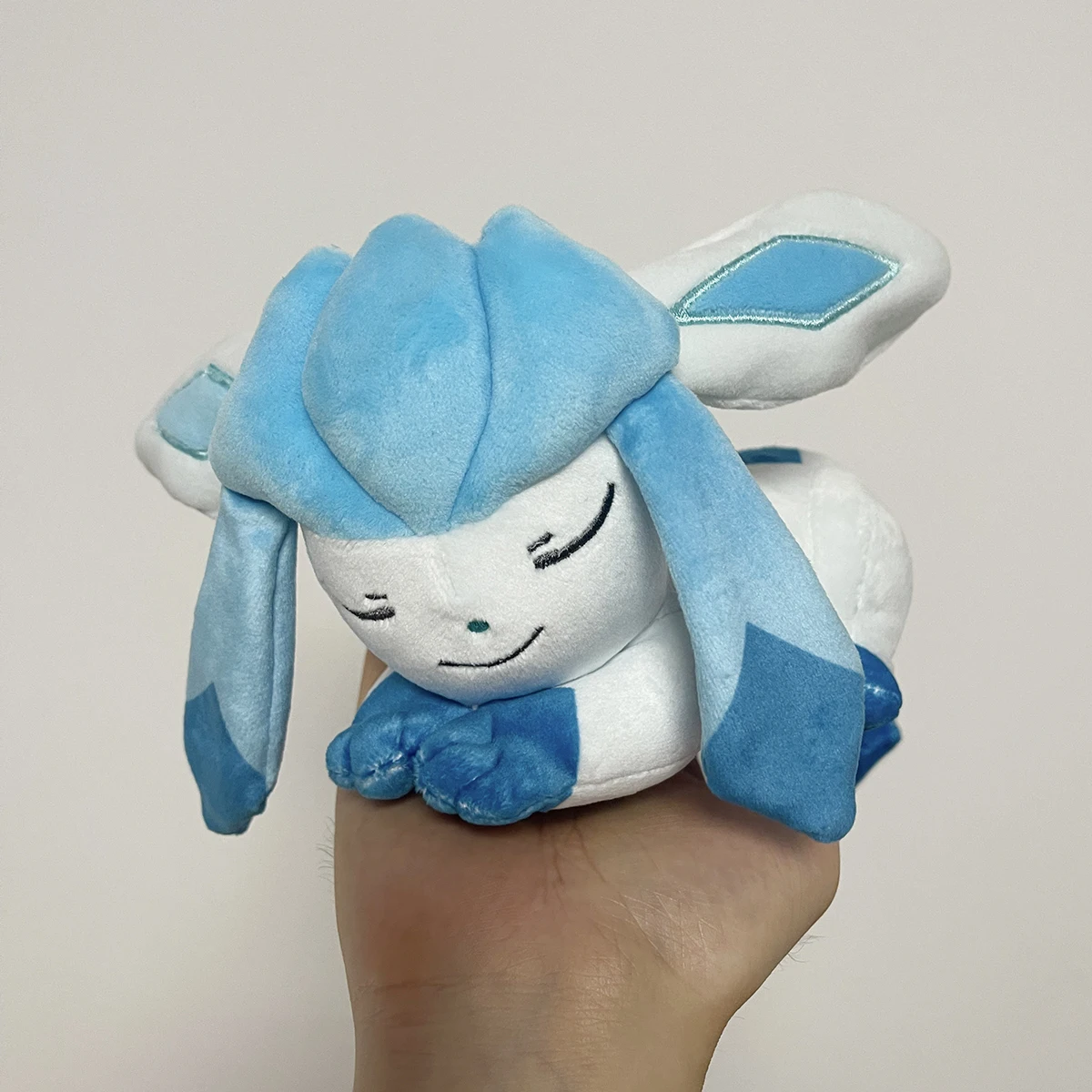 Peluches Pokémon Vaporeon & Sprigatito – Suaves para niños!