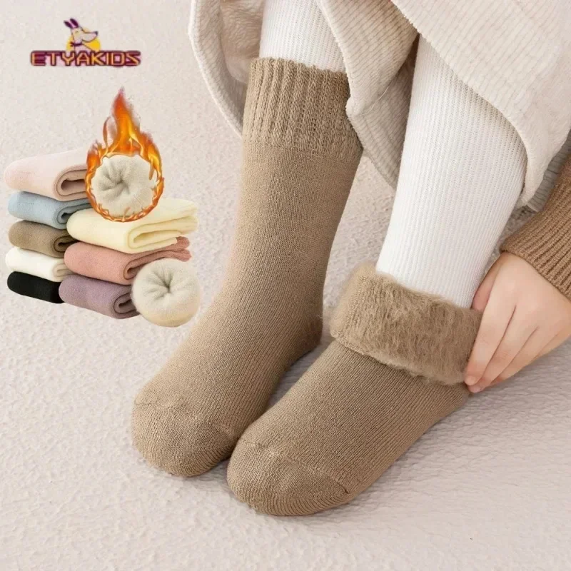 Nuevo calcetín de pantorrilla bonito y peludo cálido para niños, niño y niña, moda de Color sólido, calcetines suaves de felpa para niños, accesorios de ropa - imagen 2