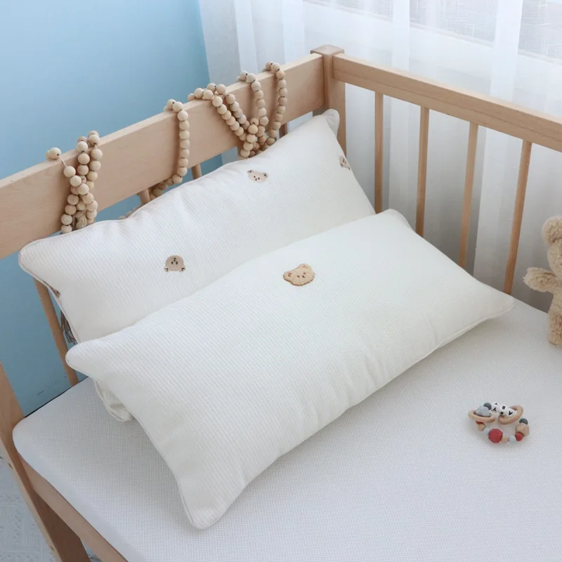 Waffel de algodón a cuadros bordado oso estrella blanco recién nacido almohada bebé almohadas niño cojines transpirables ropa de cama de cuna para niños pequeños - imagen 3
