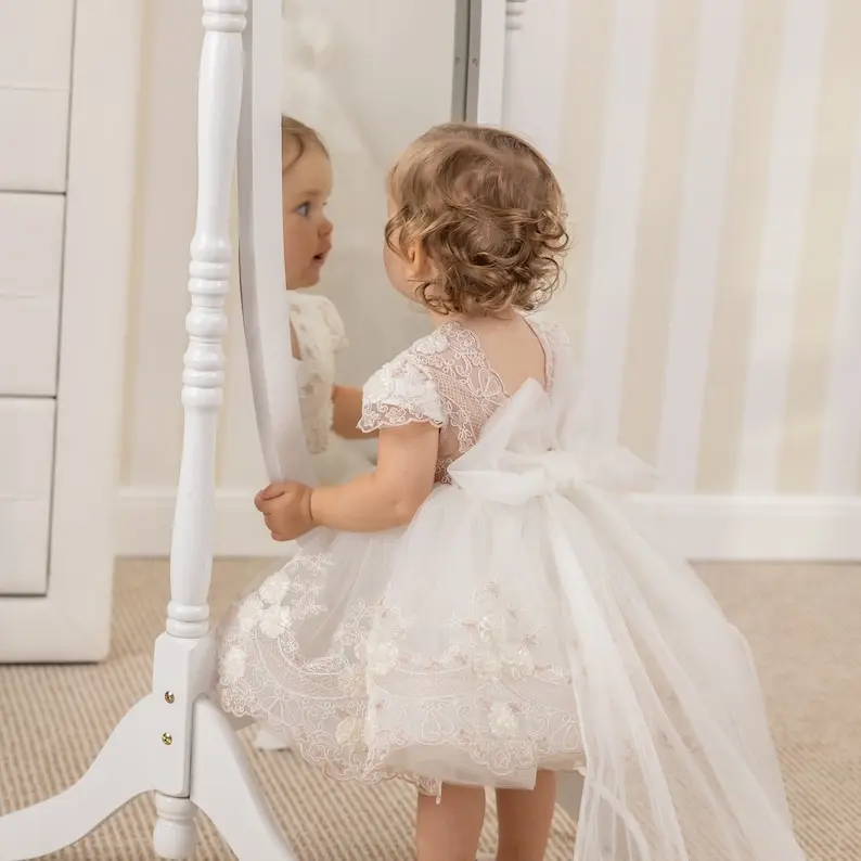 Vestido de bebé de encaje 3D bohemio con cola: bautismo o niña de las flores - imagen 4