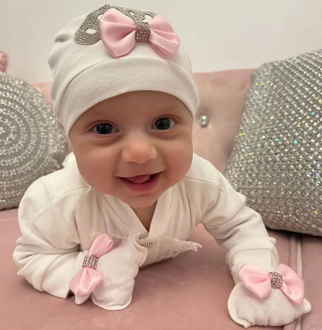 Conjunto de pelele de bebé fucsia hecho a mano, 3 uds., 100% algodón, ropa de nuevo diseño para recién nacido, traje de bebé de lujo de Organza nacarada personalizada preciosa - imagen 4