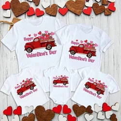 Trajes a juego San Valentín: camisas familiares y mameluco bebé