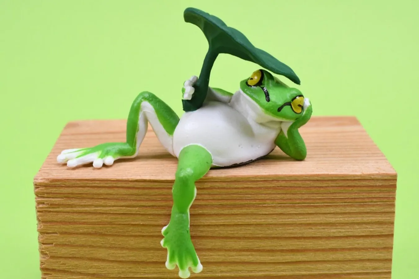 Juguetes de cápsula YELL kawaii, rana de árbol de descanso, toma una rotura juntos, paraguas de hoja en crepuscular, figuras de adornos para pecera de acuario - imagen 5