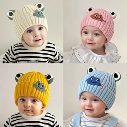 Gorro de punto con animalitos y cordón antifrío para bebé invierno