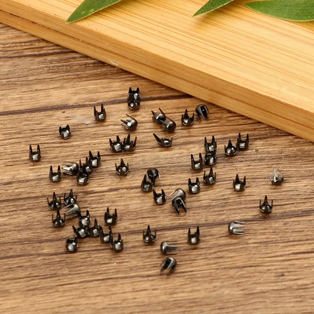 Cuentas pequeñas de metal para adornar ropa de muñecas – 50 piezas - imagen 3
